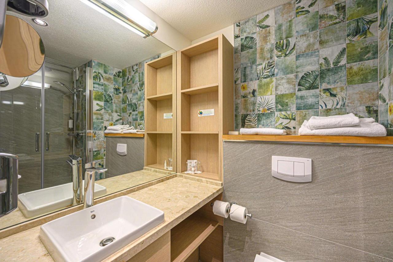 Western Centre Hotel 4*